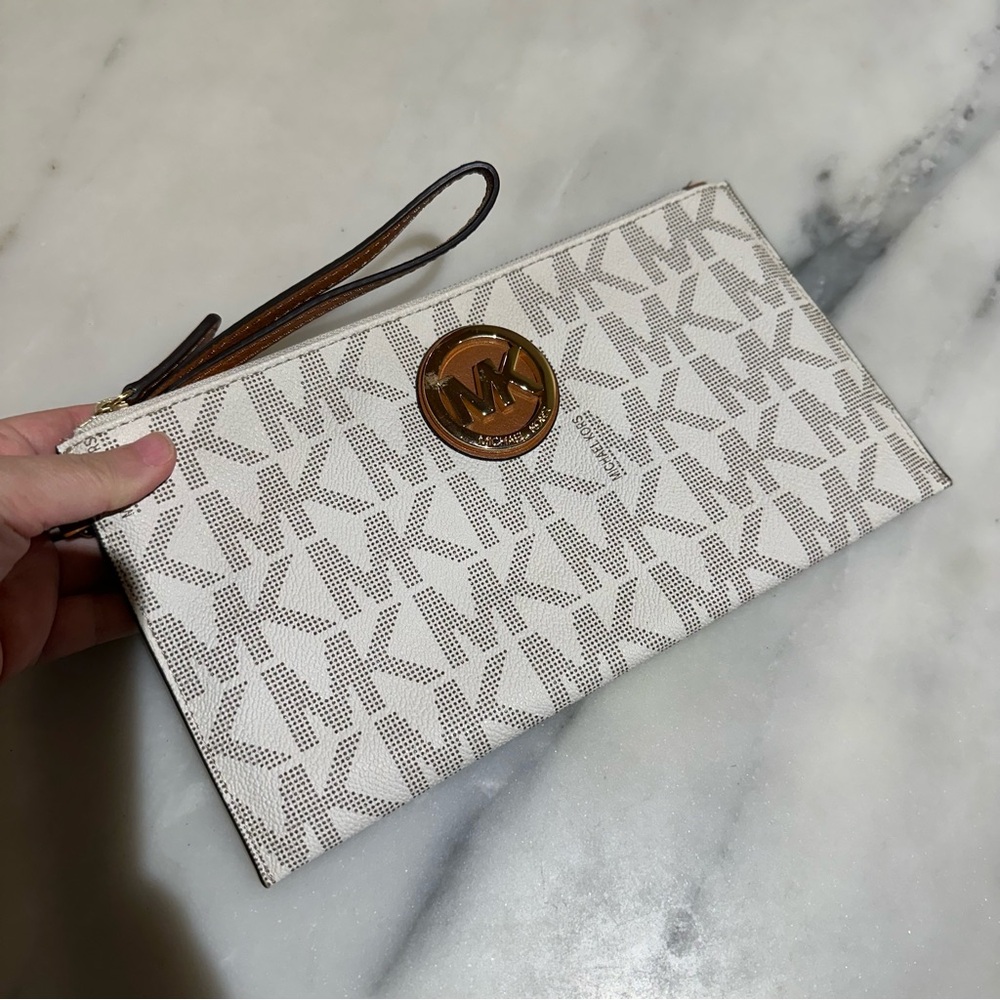 NWT MICHAEL KORS FULTON BIG ZIP CLUTCH